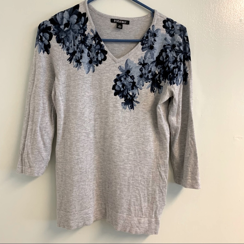XS soft floral Roz & Ali sweater